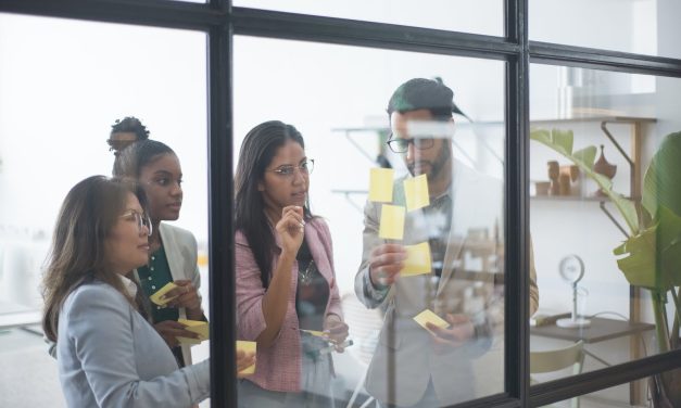 Szkolenia z zarządzania ryzykiem: jak minimalizować straty